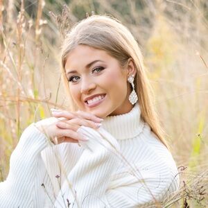 Meet your Posher, Madalyn